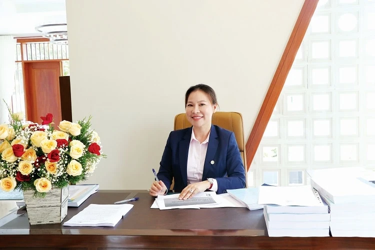 Cuộc sống của doanh nhân Nguyễn Ngọc Tiền - vợ cố diễn viên Quý Bình trước khi bị bắt Cuộc sống của doanh nhân Nguyễn Ngọc Tiền - vợ cố diễn viên Quý Bình trước khi bị bắt