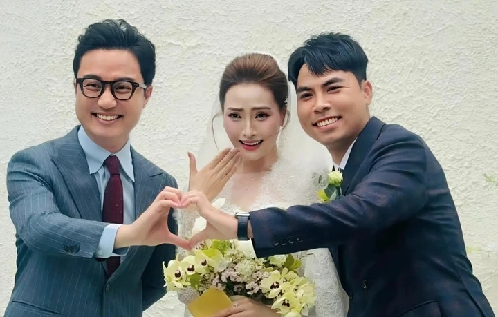 Đám cưới của MC Huyền Trang và cầu thủ Đức Huy Đám cưới của MC Huyền Trang và cầu thủ Đức Huy