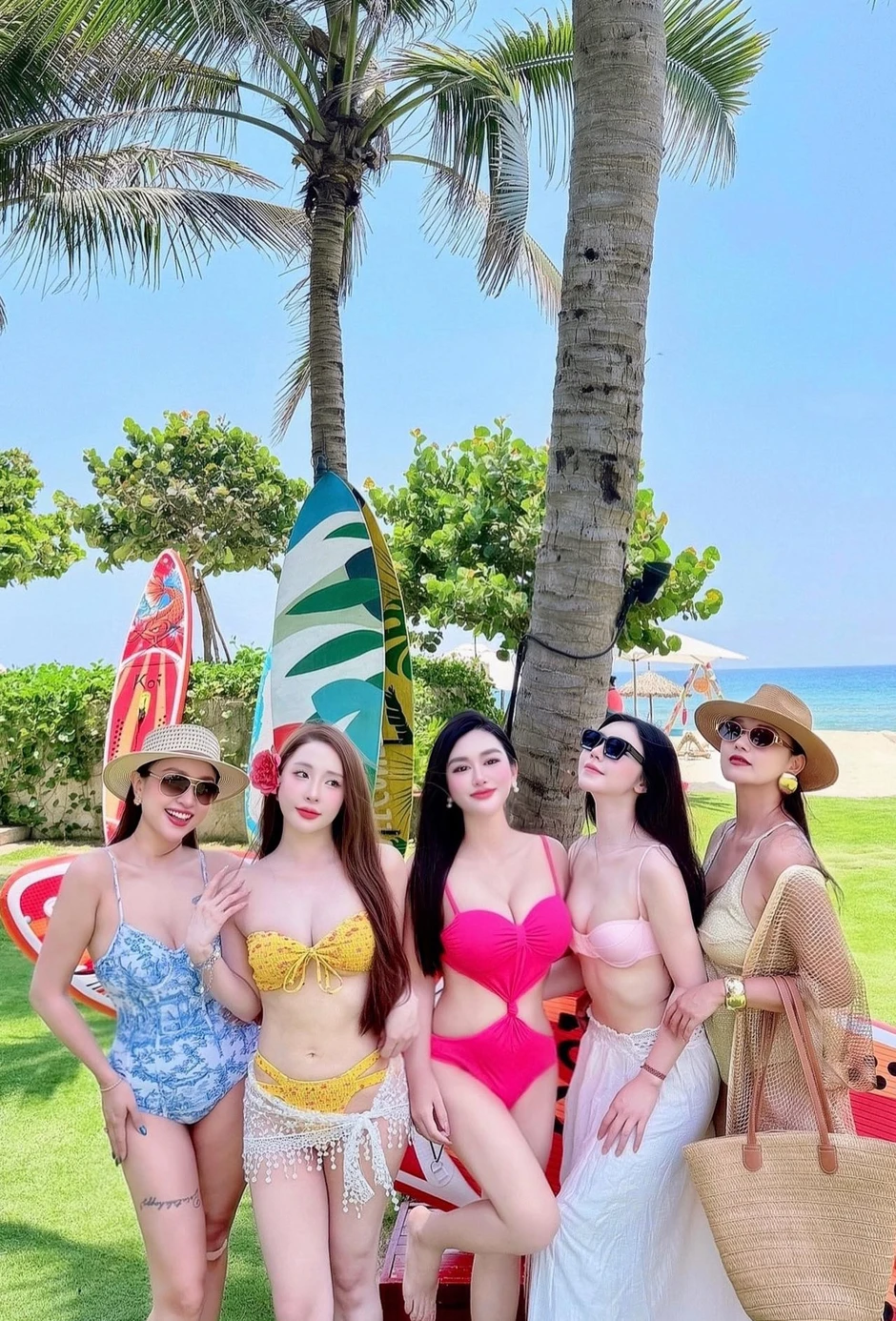 Dàn mỹ nhân phim giờ vàng VTV diện bikini "đọ sắc", body ai cũng nóng bỏng căng tràn Dàn mỹ nhân phim giờ vàng VTV diện bikini "đọ sắc", body ai cũng nóng bỏng căng tràn