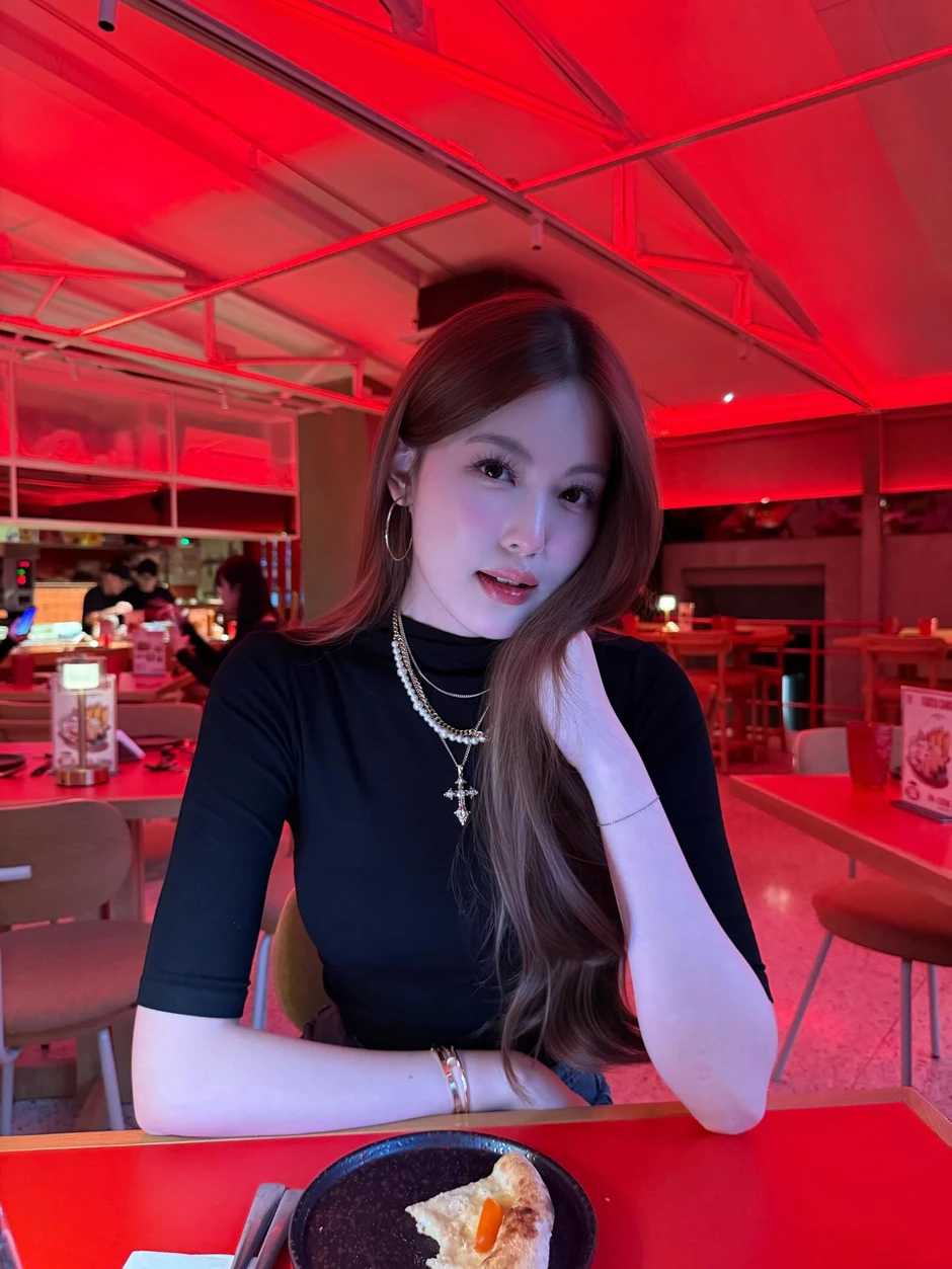 Đây là nhan sắc thật của bạn gái HIEUTHUHAI Đây là nhan sắc thật của bạn gái HIEUTHUHAI