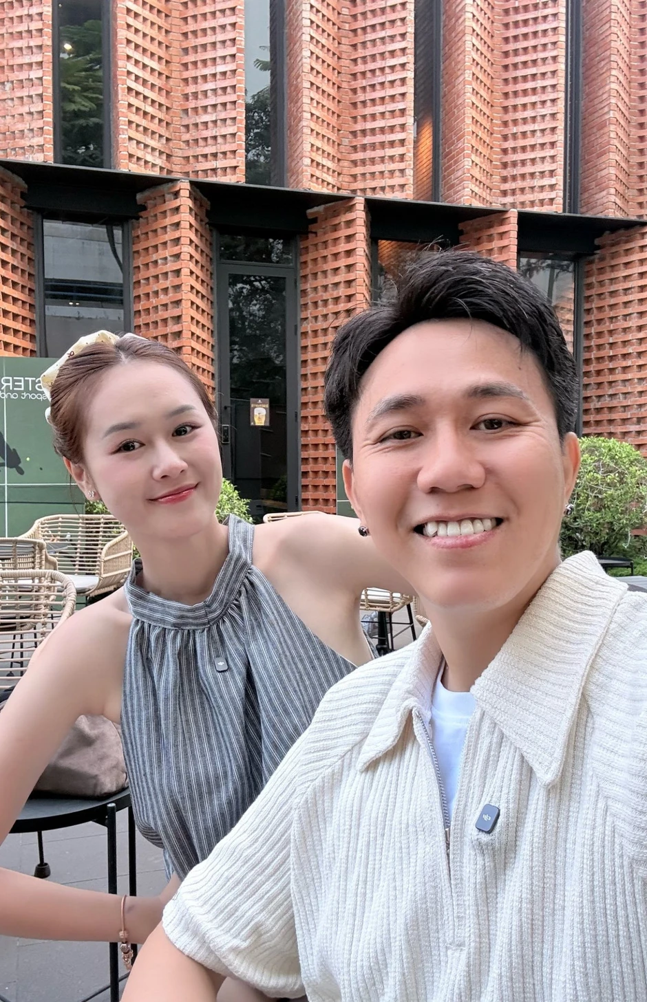 Diễn viên Anh Đức suy sụp vì biến cố, không ghen với vợ trẻ kém 12 tuổi Diễn viên Anh Đức suy sụp vì biến cố, không ghen với vợ trẻ kém 12 tuổi