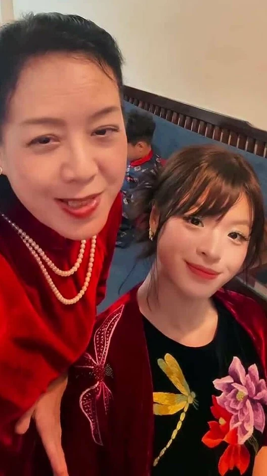 Diễn viên Chiều Xuân: 'Tình yêu nghệ thuật gắn kết gia đình tôi' Diễn viên Chiều Xuân: 'Tình yêu nghệ thuật gắn kết gia đình tôi'