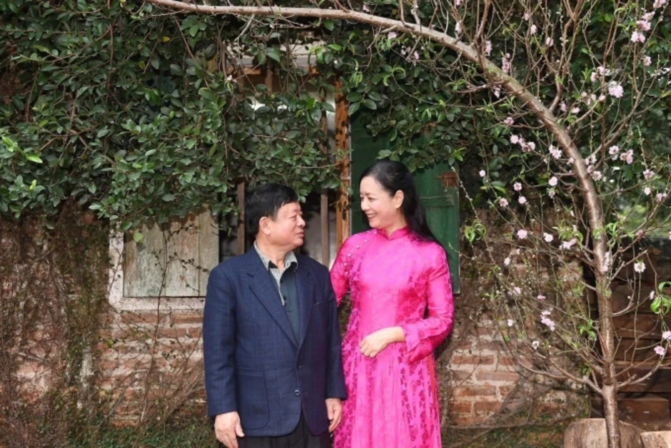 Diễn viên Chiều Xuân: 'Tình yêu nghệ thuật gắn kết gia đình tôi' Diễn viên Chiều Xuân: 'Tình yêu nghệ thuật gắn kết gia đình tôi'