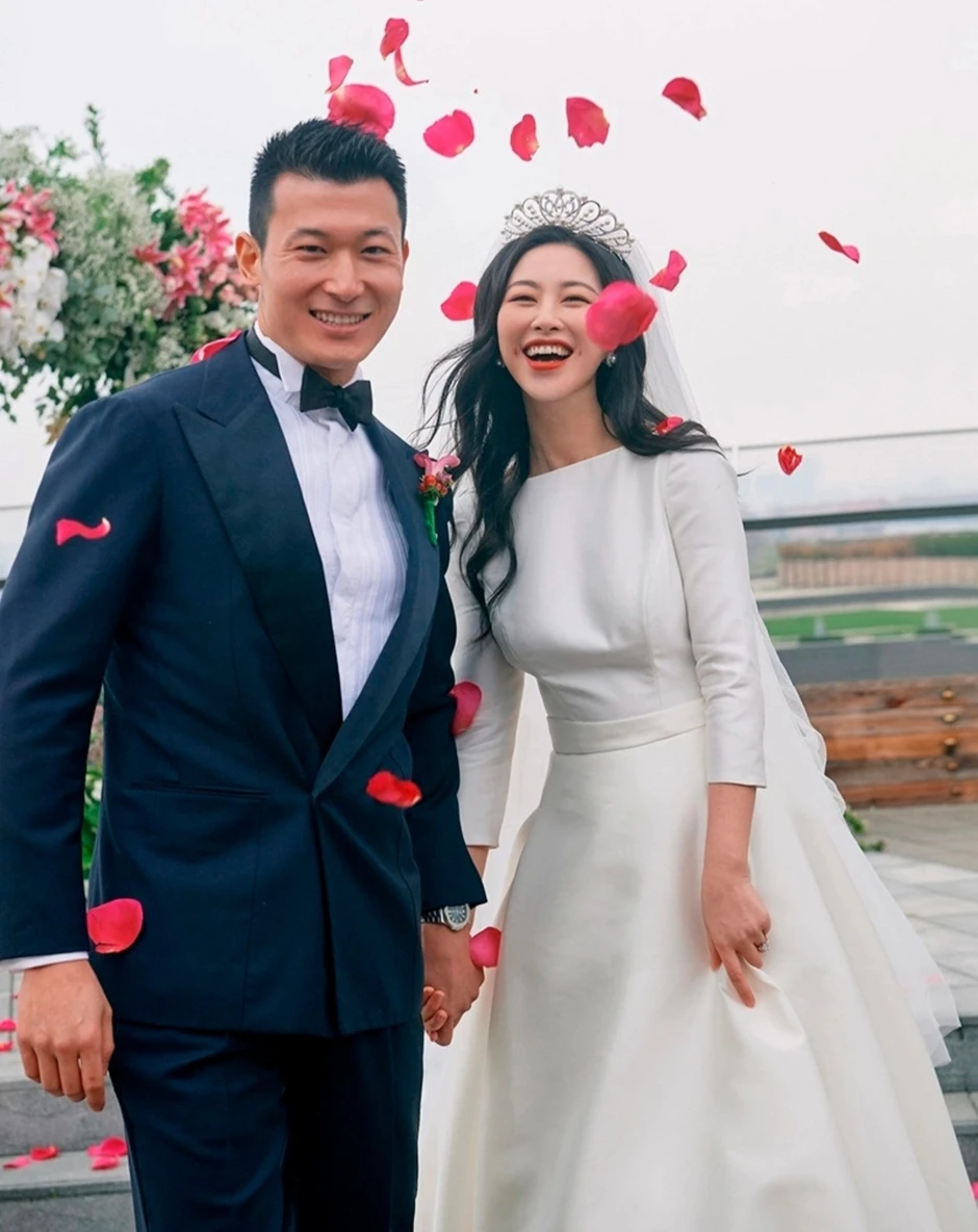Diễn viên Chu Châu 'Mật ngữ kỷ' có ông là thiếu tướng, hôn nhân kín tiếng viên mãn Diễn viên Chu Châu 'Mật ngữ kỷ' có ông là thiếu tướng, hôn nhân kín tiếng viên mãn