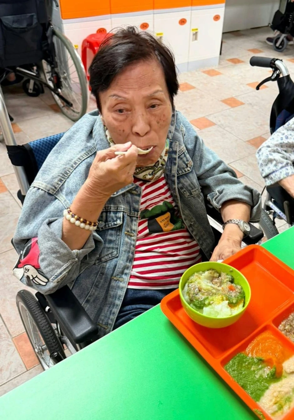Diễn viên Dư Mộ Liên vào viện dưỡng lão Diễn viên Dư Mộ Liên vào viện dưỡng lão