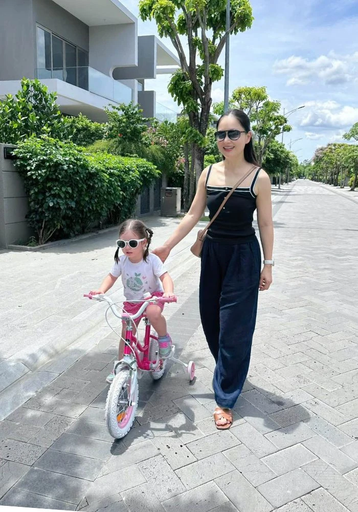 Diễn viên Lan Phương lạc quan sau đổ vỡ chồng Tây, làm mẹ đơn thân nuôi 2 con Diễn viên Lan Phương lạc quan sau đổ vỡ chồng Tây, làm mẹ đơn thân nuôi 2 con