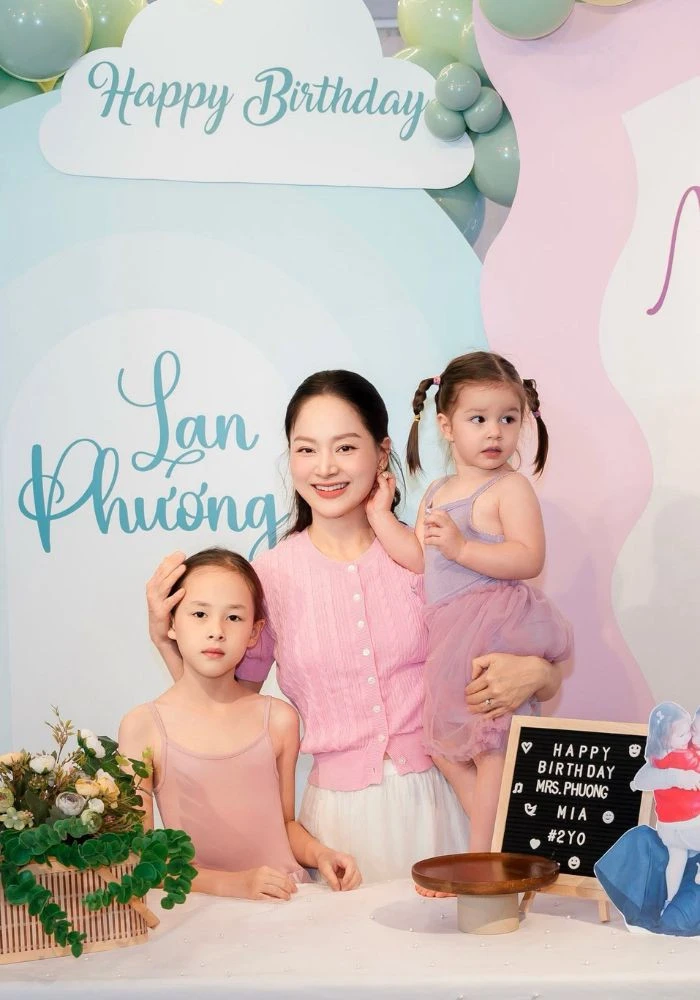 Diễn viên Lan Phương lạc quan sau đổ vỡ chồng Tây, làm mẹ đơn thân nuôi 2 con Diễn viên Lan Phương lạc quan sau đổ vỡ chồng Tây, làm mẹ đơn thân nuôi 2 con