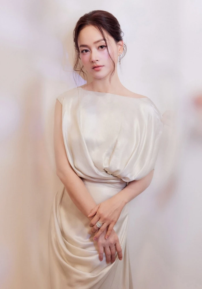 Diễn viên Lan Phương lạc quan sau đổ vỡ chồng Tây, làm mẹ đơn thân nuôi 2 con Diễn viên Lan Phương lạc quan sau đổ vỡ chồng Tây, làm mẹ đơn thân nuôi 2 con