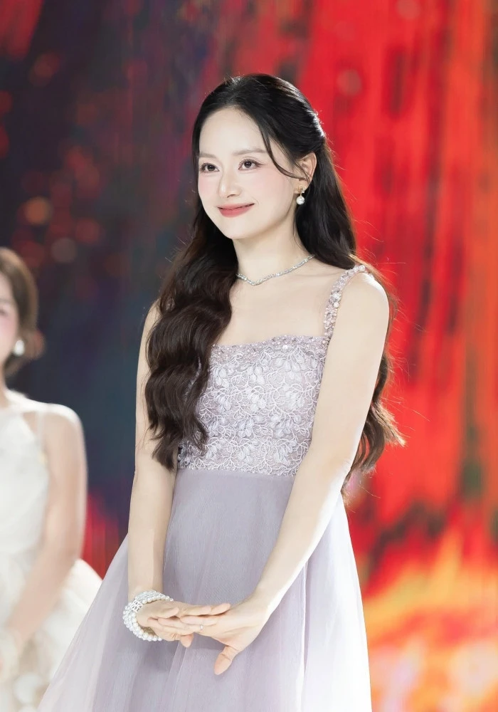 Diễn viên Lan Phương lạc quan sau đổ vỡ chồng Tây, làm mẹ đơn thân nuôi 2 con Diễn viên Lan Phương lạc quan sau đổ vỡ chồng Tây, làm mẹ đơn thân nuôi 2 con