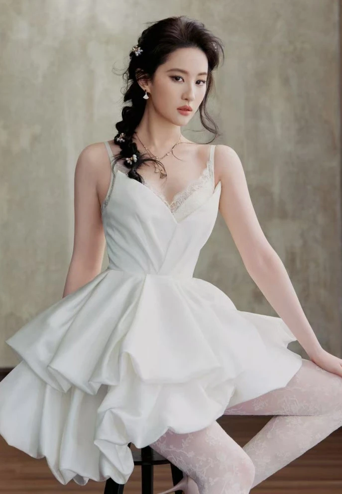 Diễn viên Lưu Diệc Phi tuổi 39: Trẻ đẹp, giàu 'nứt đố đổ vách' nhưng vẫn... ế Diễn viên Lưu Diệc Phi tuổi 39: Trẻ đẹp, giàu 'nứt đố đổ vách' nhưng vẫn... ế