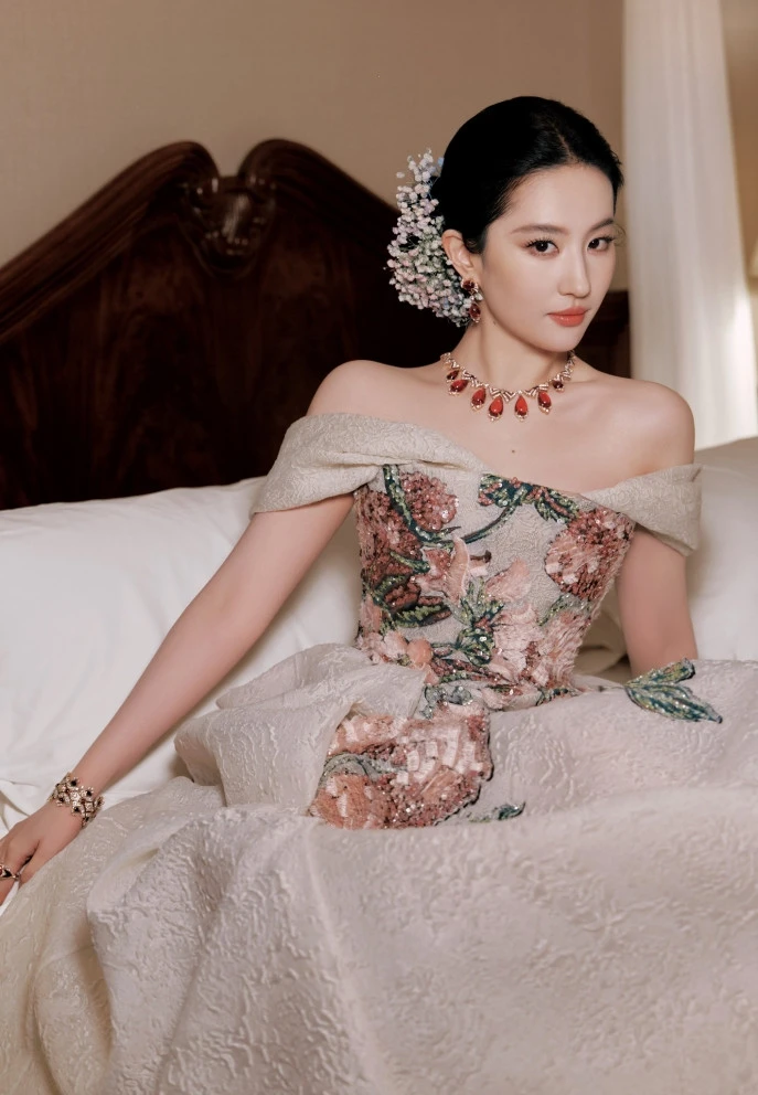 Diễn viên Lưu Diệc Phi tuổi 39: Trẻ đẹp, giàu 'nứt đố đổ vách' nhưng vẫn... ế Diễn viên Lưu Diệc Phi tuổi 39: Trẻ đẹp, giàu 'nứt đố đổ vách' nhưng vẫn... ế