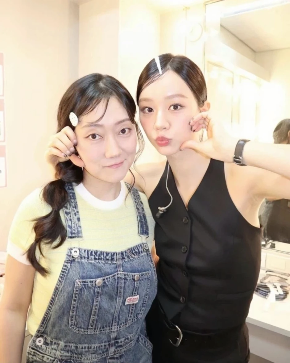Diễn viên 'Miss Lee' làm thêm ở quán cà phê