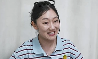 Diễn viên 'Miss Lee' làm thêm ở quán cà phê