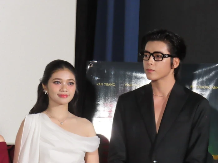 Diễn viên Vân Trang: "Muốn làm nghề lâu dài!" Diễn viên Vân Trang: "Muốn làm nghề lâu dài!"