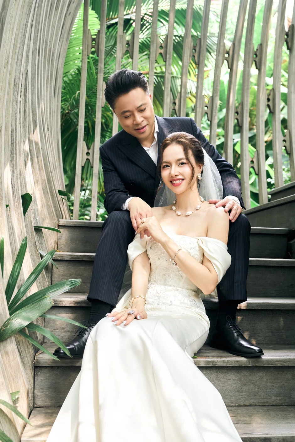 Đinh Ngọc Diệp kỷ niệm 10 năm kết hôn với đạo diễn Victor Vũ Đinh Ngọc Diệp kỷ niệm 10 năm kết hôn với đạo diễn Victor Vũ