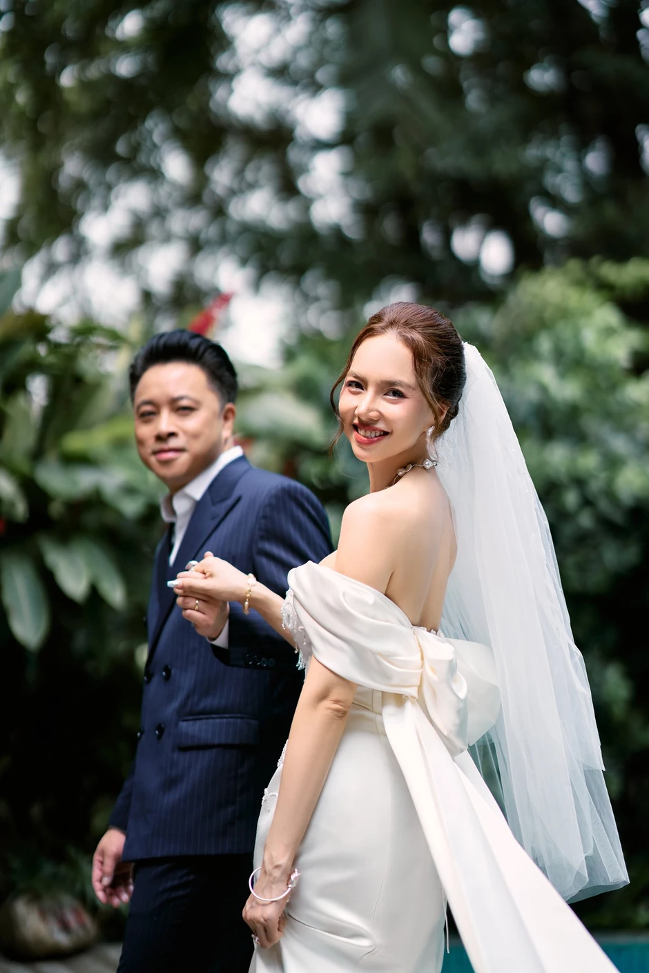Đinh Ngọc Diệp kỷ niệm 10 năm kết hôn với đạo diễn Victor Vũ Đinh Ngọc Diệp kỷ niệm 10 năm kết hôn với đạo diễn Victor Vũ
