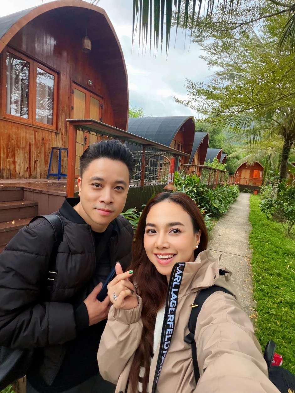 Đinh Ngọc Diệp kỷ niệm 10 năm kết hôn với đạo diễn Victor Vũ Đinh Ngọc Diệp kỷ niệm 10 năm kết hôn với đạo diễn Victor Vũ