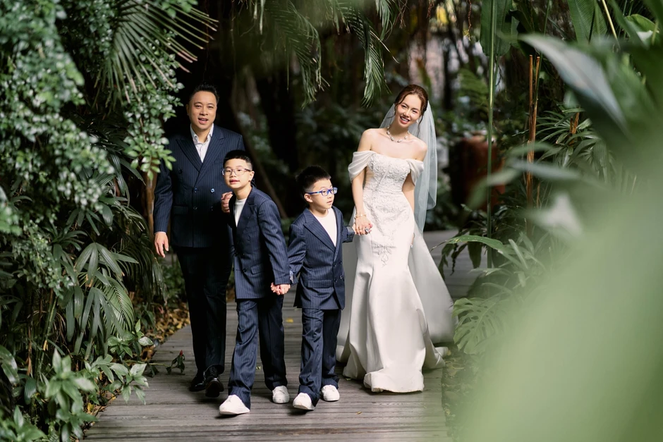 Đinh Ngọc Diệp kỷ niệm 10 năm kết hôn với đạo diễn Victor Vũ Đinh Ngọc Diệp kỷ niệm 10 năm kết hôn với đạo diễn Victor Vũ