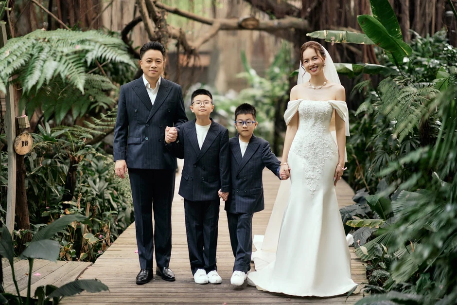 Đinh Ngọc Diệp kỷ niệm 10 năm kết hôn với đạo diễn Victor Vũ Đinh Ngọc Diệp kỷ niệm 10 năm kết hôn với đạo diễn Victor Vũ