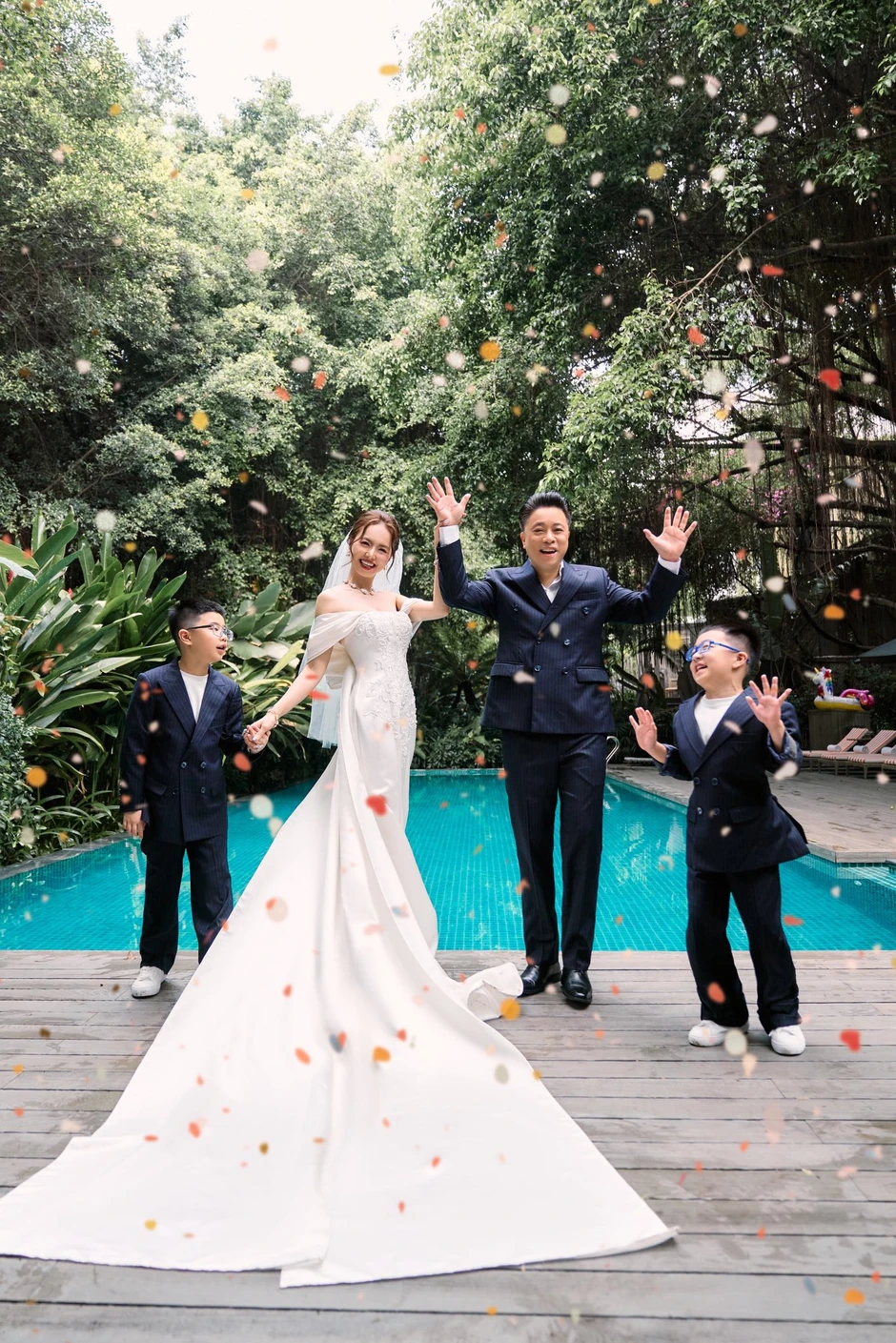 Đinh Ngọc Diệp kỷ niệm 10 năm kết hôn với đạo diễn Victor Vũ Đinh Ngọc Diệp kỷ niệm 10 năm kết hôn với đạo diễn Victor Vũ