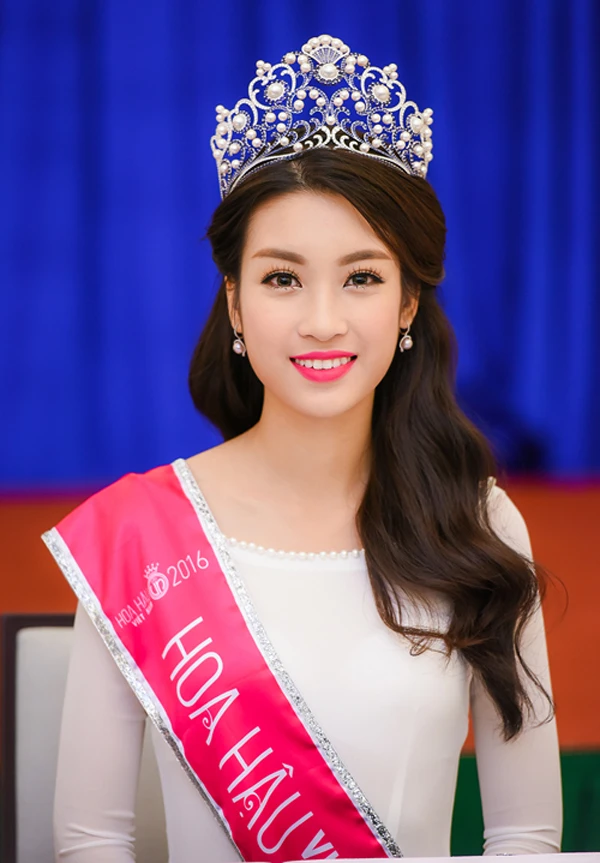 Đỗ Mỹ Linh từ "Hoa hậu nghèo nhất Việt Nam" giờ là con dâu gia tộc quyền lực top đầu Đỗ Mỹ Linh từ "Hoa hậu nghèo nhất Việt Nam" giờ là con dâu gia tộc quyền lực top đầu