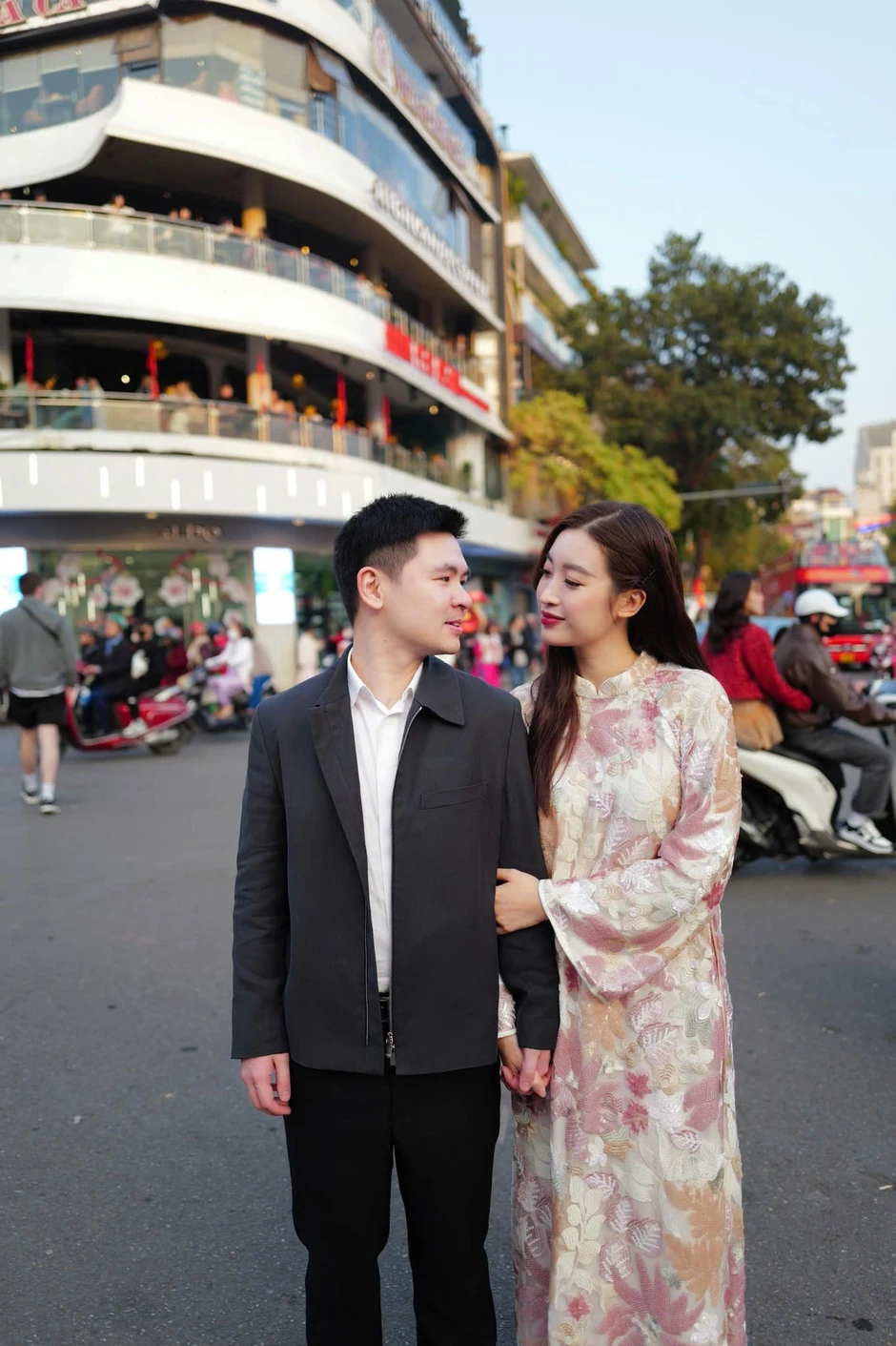 Đỗ Mỹ Linh từ "Hoa hậu nghèo nhất Việt Nam" giờ là con dâu gia tộc quyền lực top đầu Đỗ Mỹ Linh từ "Hoa hậu nghèo nhất Việt Nam" giờ là con dâu gia tộc quyền lực top đầu