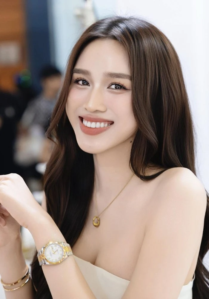 Đỗ Thị Hà tuổi 26 được chồng doanh nhân cưng chiều, nhan sắc ngày càng rạng rỡ Đỗ Thị Hà tuổi 26 được chồng doanh nhân cưng chiều, nhan sắc ngày càng rạng rỡ