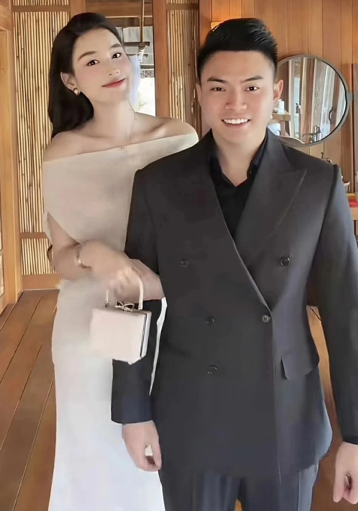 Đỗ Thị Hà tuổi 26 được chồng doanh nhân cưng chiều, nhan sắc ngày càng rạng rỡ Đỗ Thị Hà tuổi 26 được chồng doanh nhân cưng chiều, nhan sắc ngày càng rạng rỡ