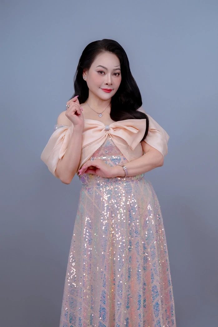 Đông Đào: "Càng lớn tuổi, tôi càng yêu nghề!" Đông Đào: "Càng lớn tuổi, tôi càng yêu nghề!"