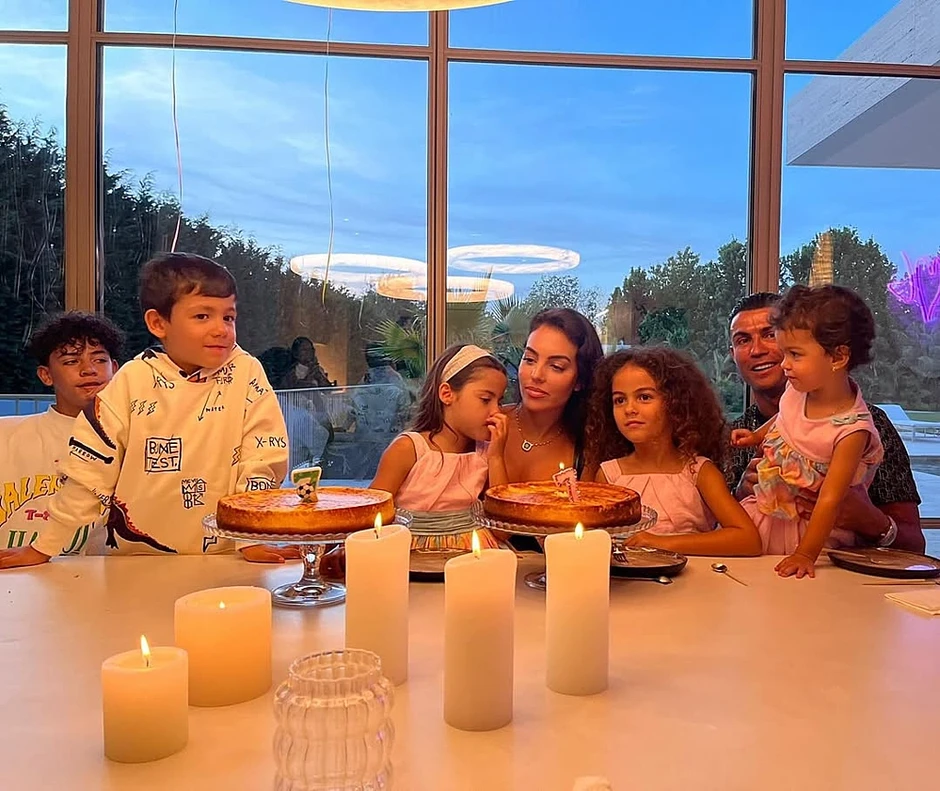 Georgina Rodriguez - người vợ độc lập của Ronaldo Georgina Rodriguez - người vợ độc lập của Ronaldo