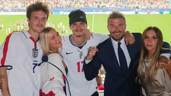 Gia đình David Beckham mừng tuyển Anh chiến thắng - Báo TinVina