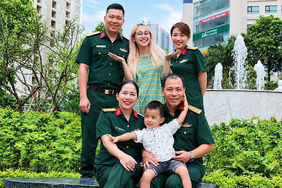 Gia thế bất ngờ của 5 sao Việt: Chi Pu có 3 người thân mang quân hàm đại tá Gia thế bất ngờ của 5 sao Việt: Chi Pu có 3 người thân mang quân hàm đại tá