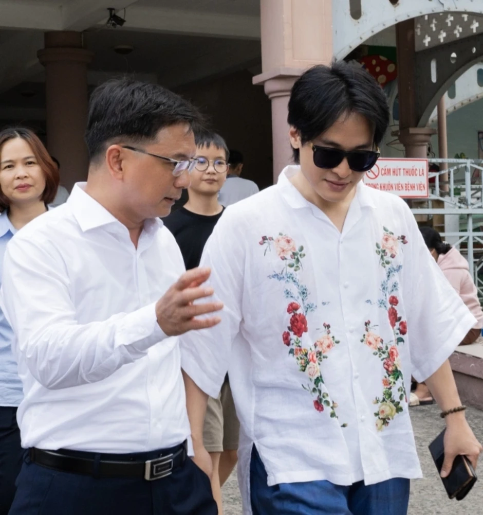 Hà Anh Tuấn hỗ trợ chi phí cho bé gái hai tuổi ghép gan Hà Anh Tuấn hỗ trợ chi phí cho bé gái hai tuổi ghép gan