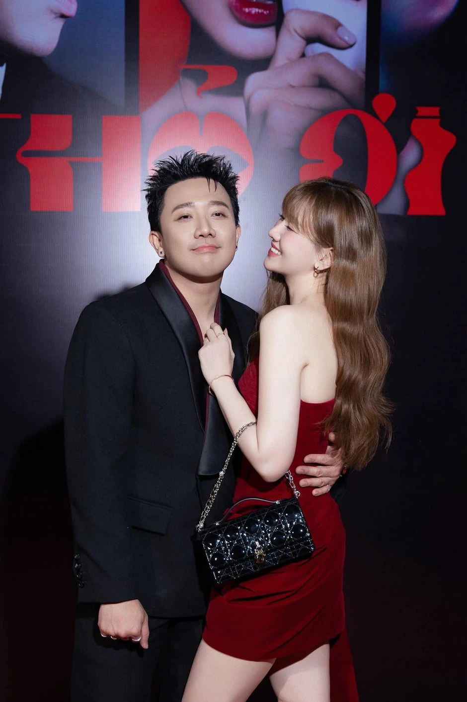 Hari Won 2 lần phẫu thuật ung thư cổ tử cung: Chồng có tài sản hơn 1.000 tỷ, được cưng như trứng Hari Won 2 lần phẫu thuật ung thư cổ tử cung: Chồng có tài sản hơn 1.000 tỷ, được cưng như trứng