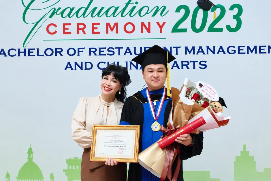 Hoa hậu Điện ảnh Hương Giang đơn thân hơn 20 năm, xúc động vì câu nói của con trai Hoa hậu Điện ảnh Hương Giang đơn thân hơn 20 năm, xúc động vì câu nói của con trai