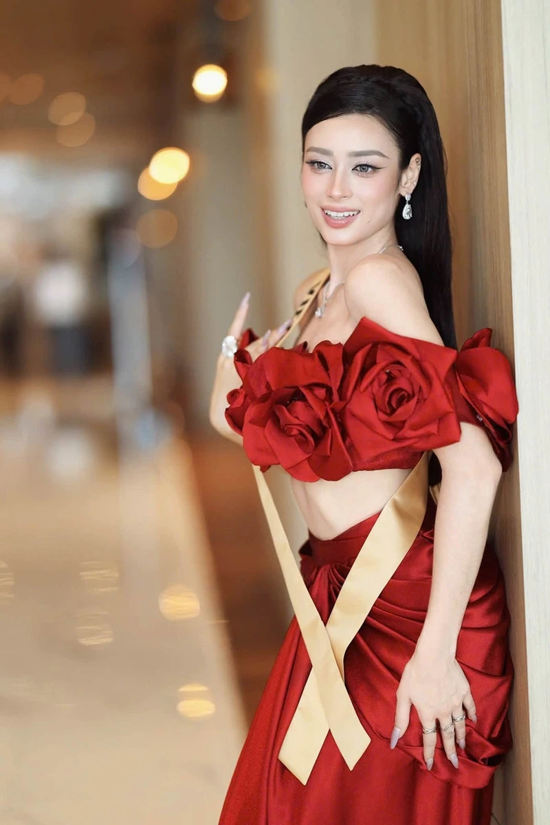 Hoa hậu Emoura Phạm sẽ mang về vương miện Miss Grand thứ 2 cho Việt Nam? Hoa hậu Emoura Phạm sẽ mang về vương miện Miss Grand thứ 2 cho Việt Nam?