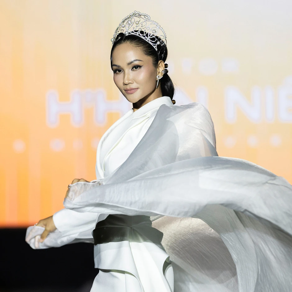 Hoa hậu H’Hen Niê xuất hiện gợi cảm, nhiều lần nài nỉ chồng vì lý do đặc biệt Hoa hậu H’Hen Niê xuất hiện gợi cảm, nhiều lần nài nỉ chồng vì lý do đặc biệt