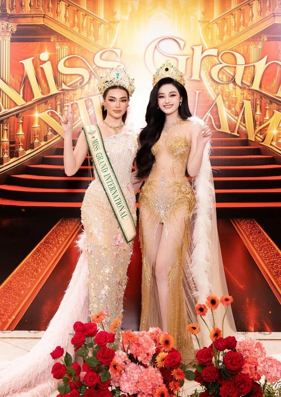 Hoa hậu Hòa bình Thế giới dự thảm đỏ cùng dàn mỹ nhân Việt Hoa hậu Hòa bình Thế giới dự thảm đỏ cùng dàn mỹ nhân Việt