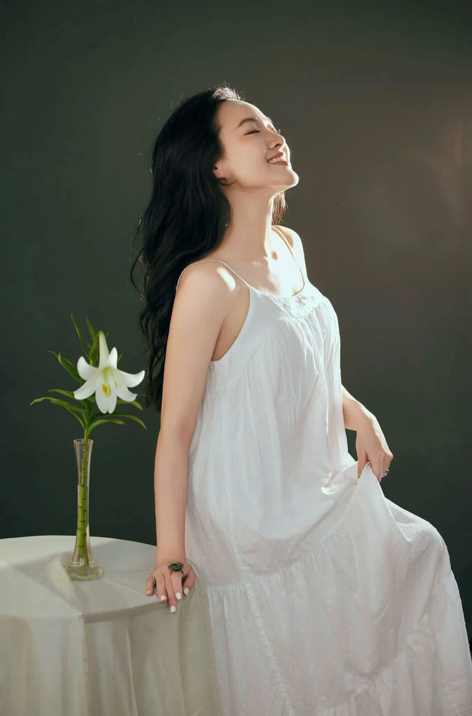 Hoa hậu Mai Phương Thúy giản dị ra phố, ca sĩ Mỹ Tâm ẩn ý Hoa hậu Mai Phương Thúy giản dị ra phố, ca sĩ Mỹ Tâm ẩn ý