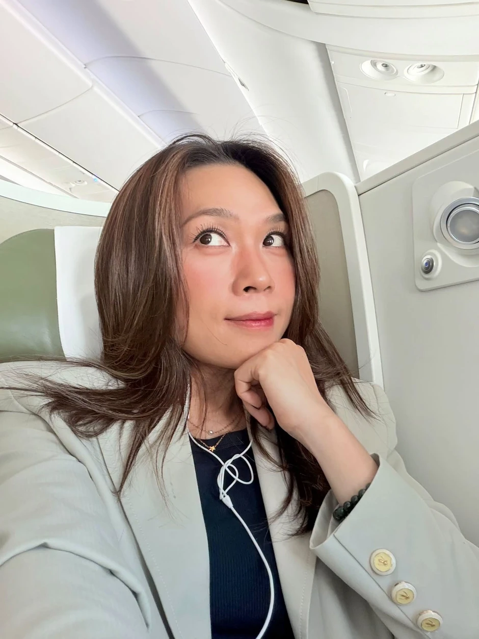 Hoa hậu Mai Phương Thúy giản dị ra phố, ca sĩ Mỹ Tâm ẩn ý Hoa hậu Mai Phương Thúy giản dị ra phố, ca sĩ Mỹ Tâm ẩn ý