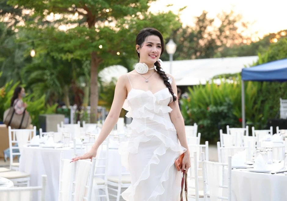 Hoa hậu Phan Thị Mơ tuổi 36 vẫn còn độc thân, tự tin sắc vóc 'vạn người mê' Hoa hậu Phan Thị Mơ tuổi 36 vẫn còn độc thân, tự tin sắc vóc 'vạn người mê'
