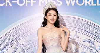 Hoa hậu Phương Oanh chăm sóc cho nữ CEO 87 tuổi, Tiểu Vy lặng lẽ đứng nhìn