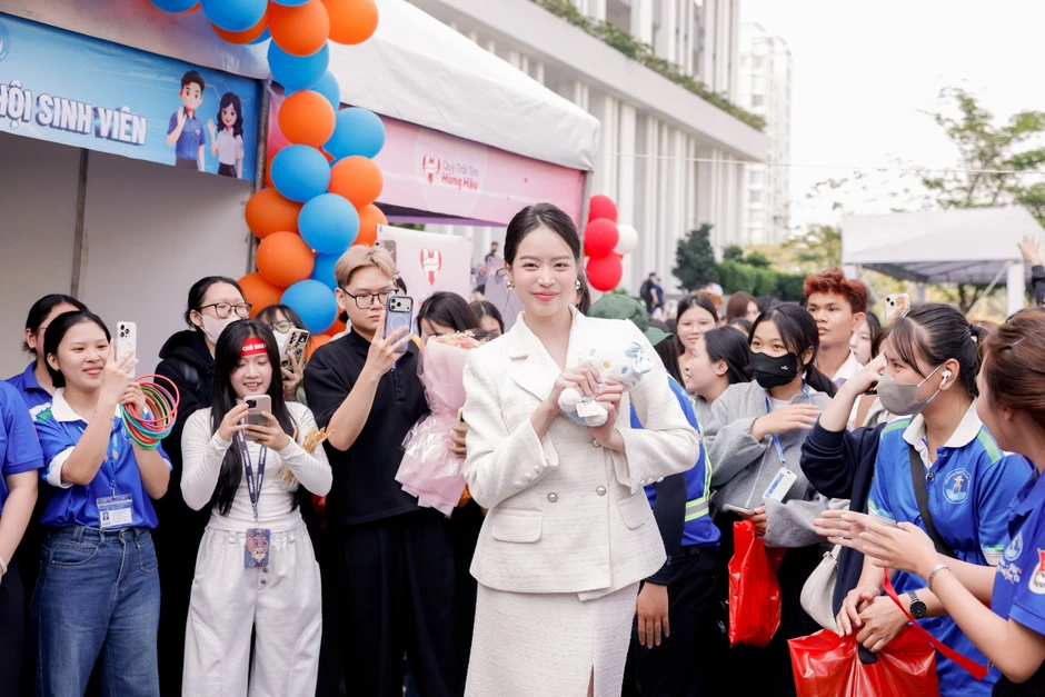 Hoa hậu Thanh Thủy hiến máu, ca sĩ Duyên Quỳnh xúc động vì điều đặc biệt Hoa hậu Thanh Thủy hiến máu, ca sĩ Duyên Quỳnh xúc động vì điều đặc biệt