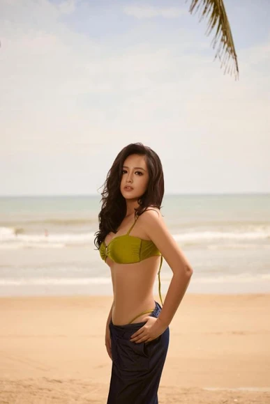 Hoa hậu Việt "đủ đầy" đến mức ngột ngạt Hoa hậu Việt "đủ đầy" đến mức ngột ngạt
