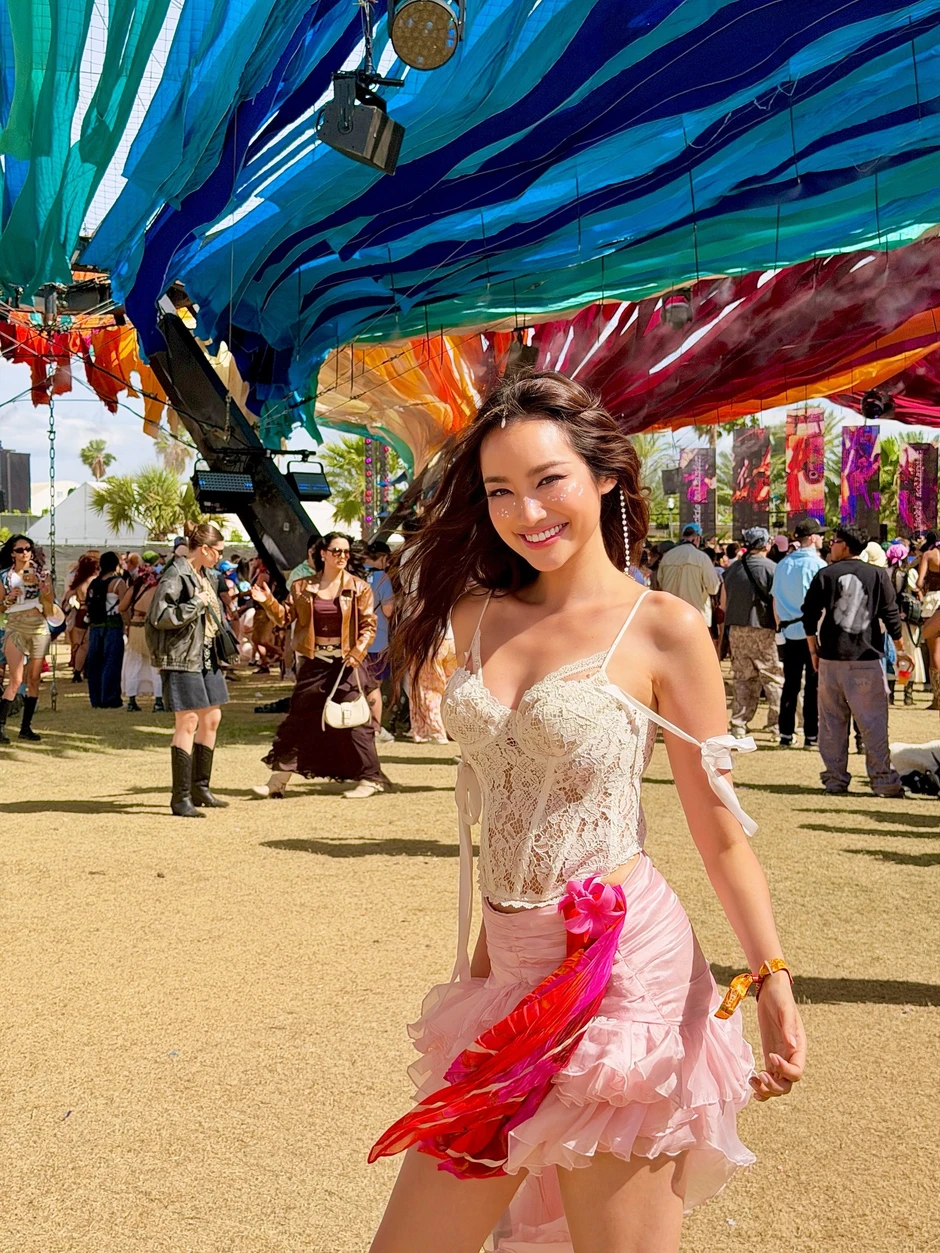 Hoa hậu Việt xuất hiện gợi cảm tại Coachella 2026: Từng lọt top 100 gương mặt đẹp nhất thế giới, nhan sắc hiện tại ra sao? Hoa hậu Việt xuất hiện gợi cảm tại Coachella 2026: Từng lọt top 100 gương mặt đẹp nhất thế giới, nhan sắc hiện tại ra sao?