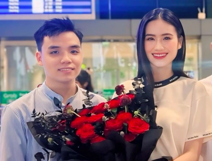 Hoa hậu Ý Nhi đã được bạn trai yêu 9 năm cầu hôn, chuẩn bị đám cưới? Hoa hậu Ý Nhi đã được bạn trai yêu 9 năm cầu hôn, chuẩn bị đám cưới?