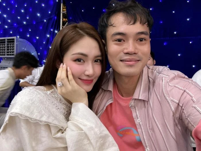 Hoà Minzy chốt thời điểm đám cưới: Chi Pu - Hương Giang và dàn sao đổ bộ đếm không xuể, 1 nhân vật được mong đợi nhất Hoà Minzy chốt thời điểm đám cưới: Chi Pu - Hương Giang và dàn sao đổ bộ đếm không xuể, 1 nhân vật được mong đợi nhất