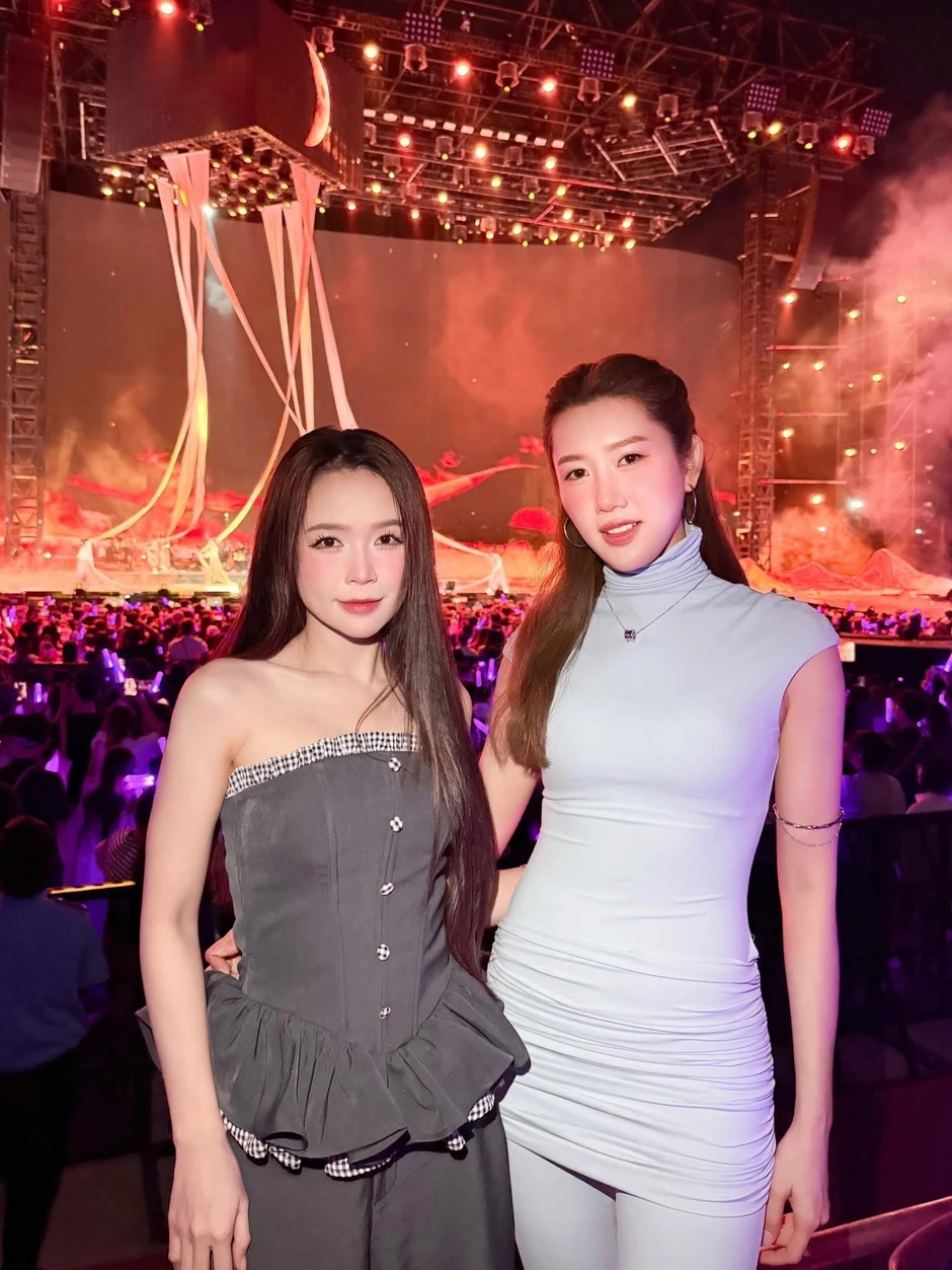 Hoà Minzy chốt thời điểm đám cưới: Chi Pu - Hương Giang và dàn sao đổ bộ đếm không xuể, 1 nhân vật được mong đợi nhất Hoà Minzy chốt thời điểm đám cưới: Chi Pu - Hương Giang và dàn sao đổ bộ đếm không xuể, 1 nhân vật được mong đợi nhất
