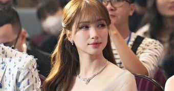 Hòa Minzy được fan tặng 6 cây vàng?