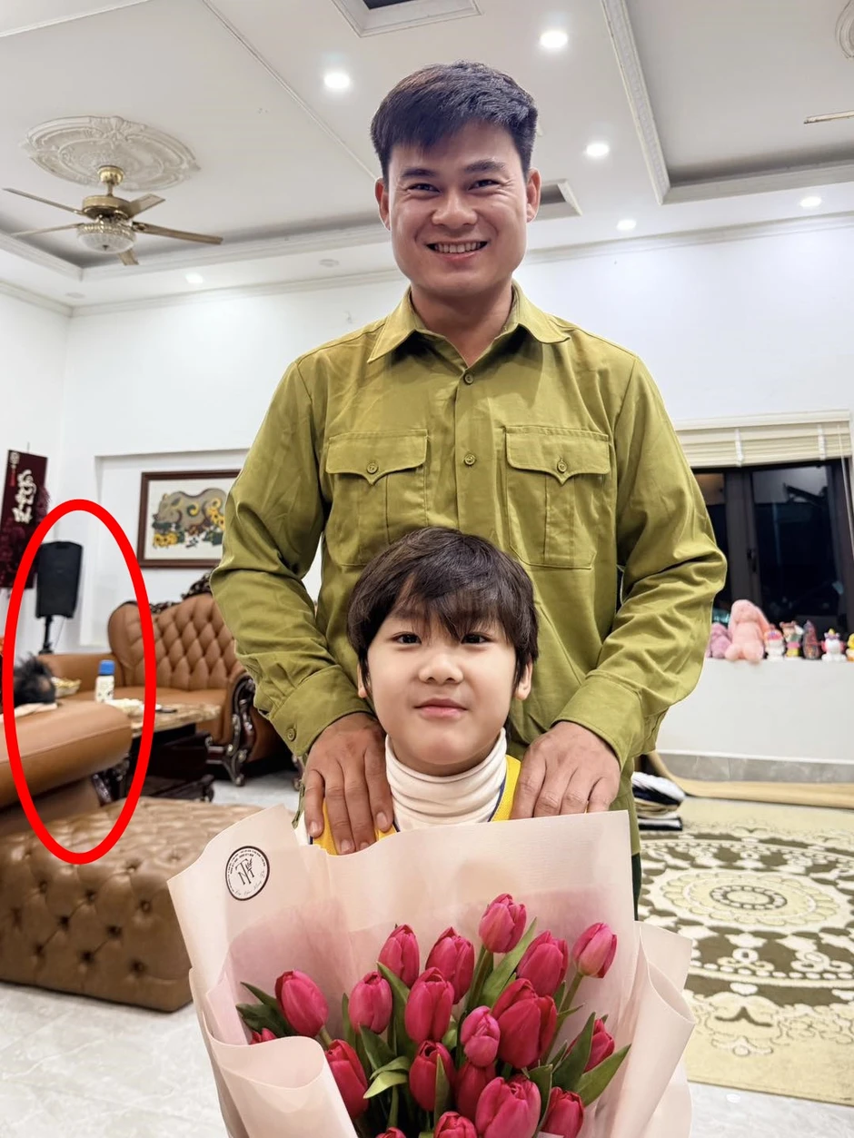 Hòa Minzy lên tiếng về hình ảnh bé gái xuất hiện trong bức ảnh chụp vội